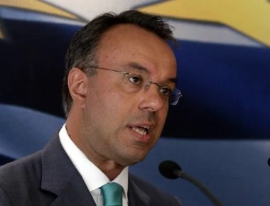 Υπερψηφίζει η ΝΔ την τροπολογία για τα αναδρομικά των ενστόλων